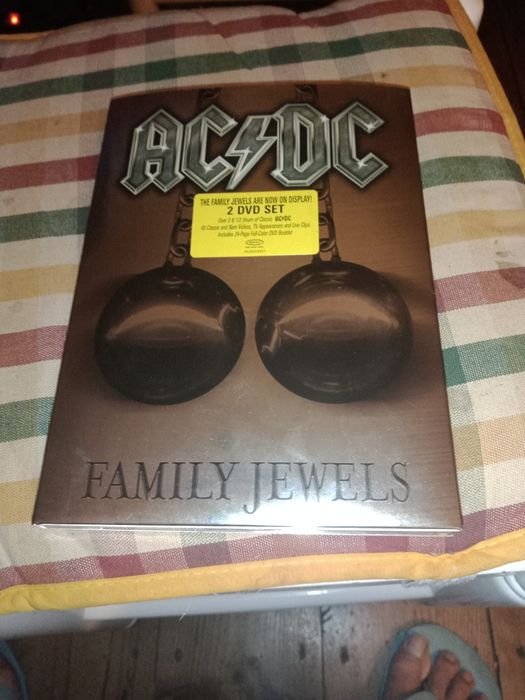 DVD duplo AC/DC Family jewels