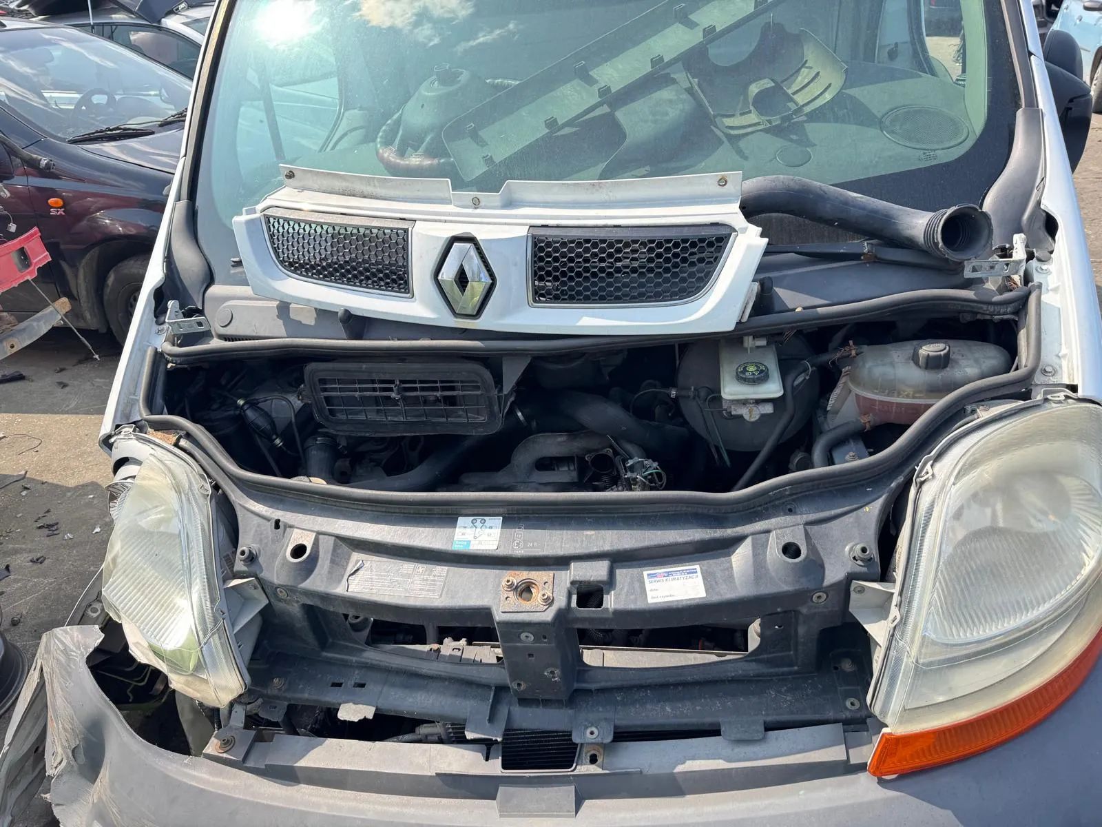 Renault Trafic 2005r 74KW 1.9 diesel Pojazd cały na części