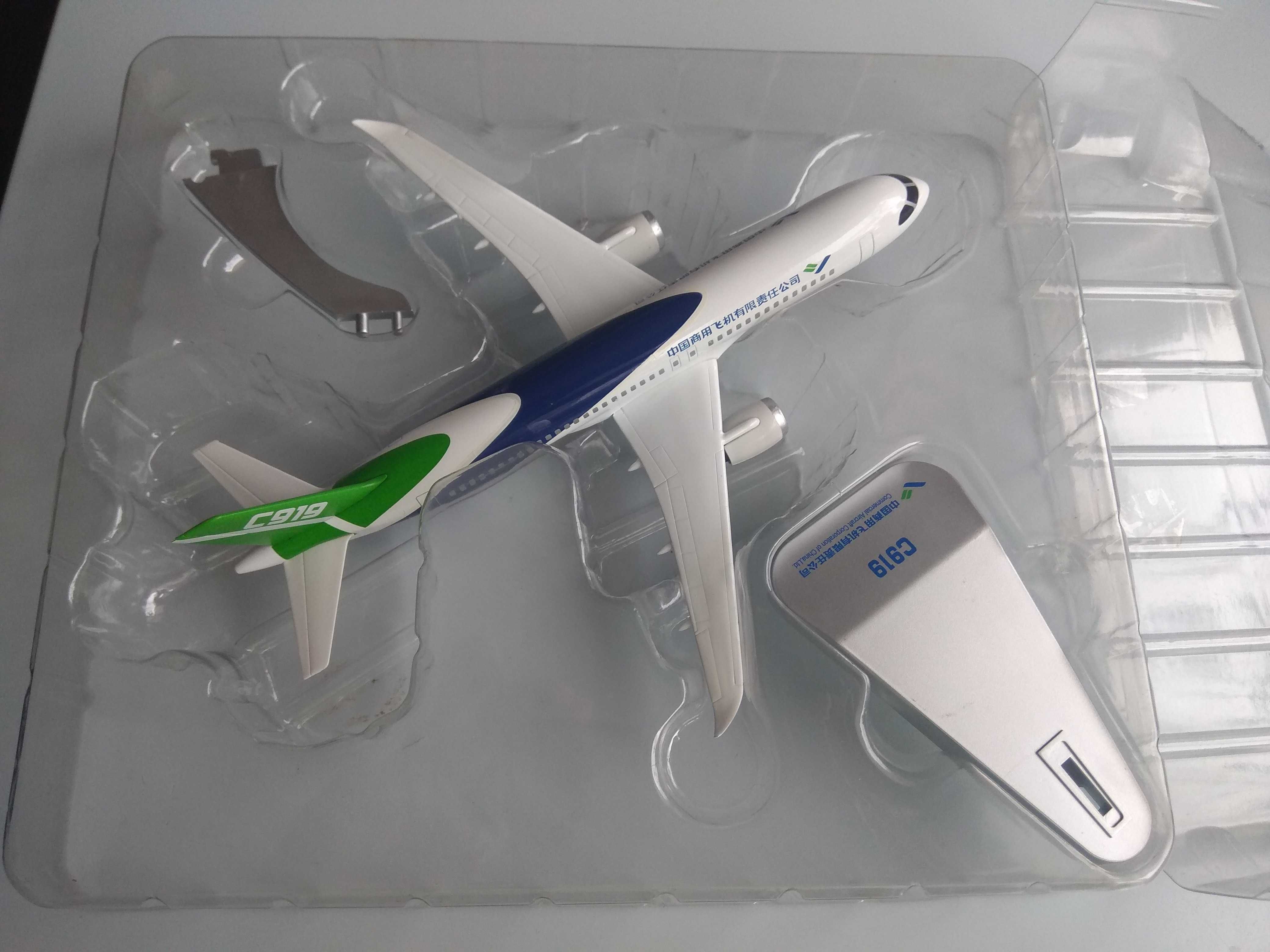 новые коллекционные модели пассажирских самолетов МА-700 и С919
