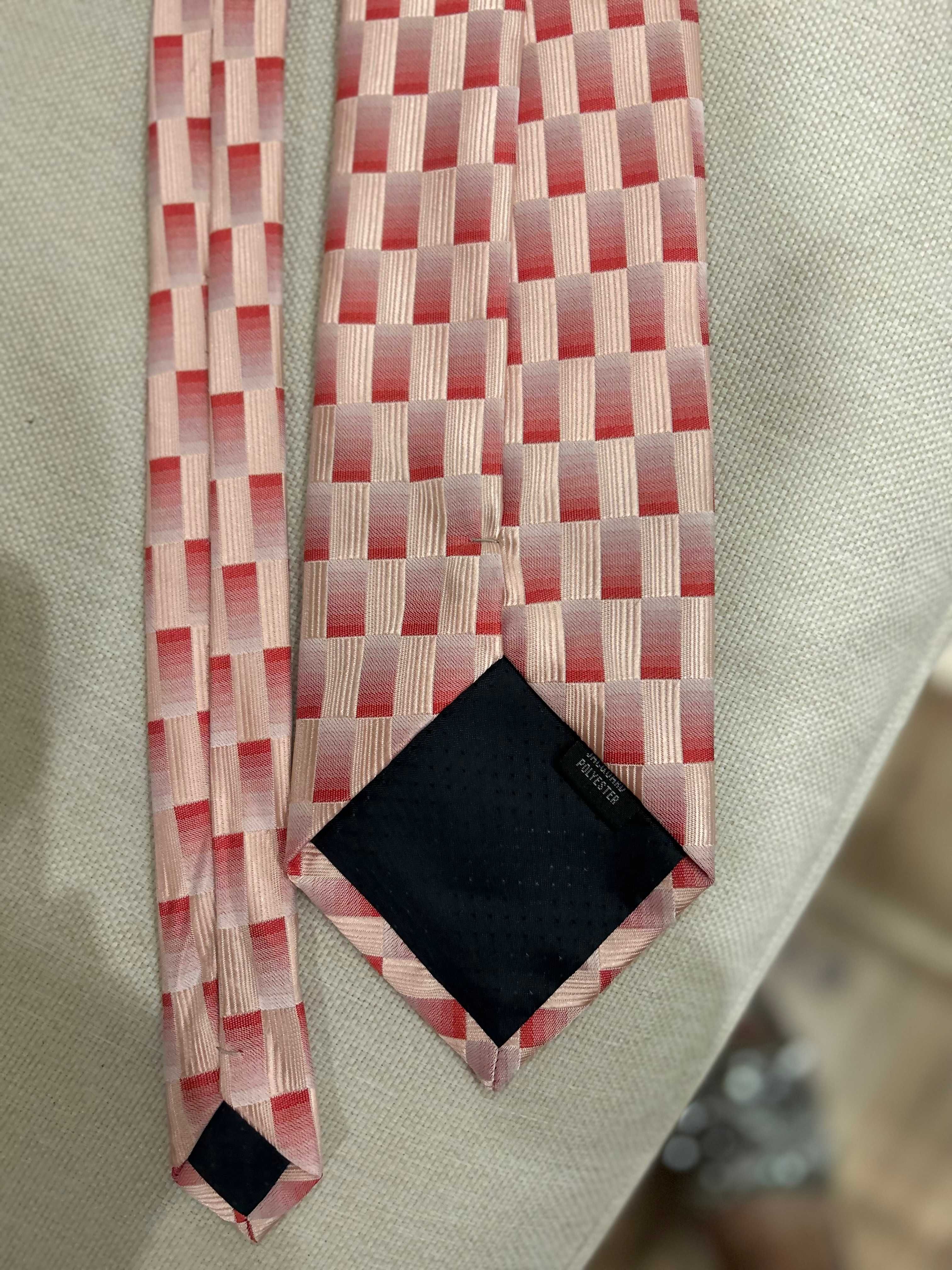 Krawat do męskiego garnituru