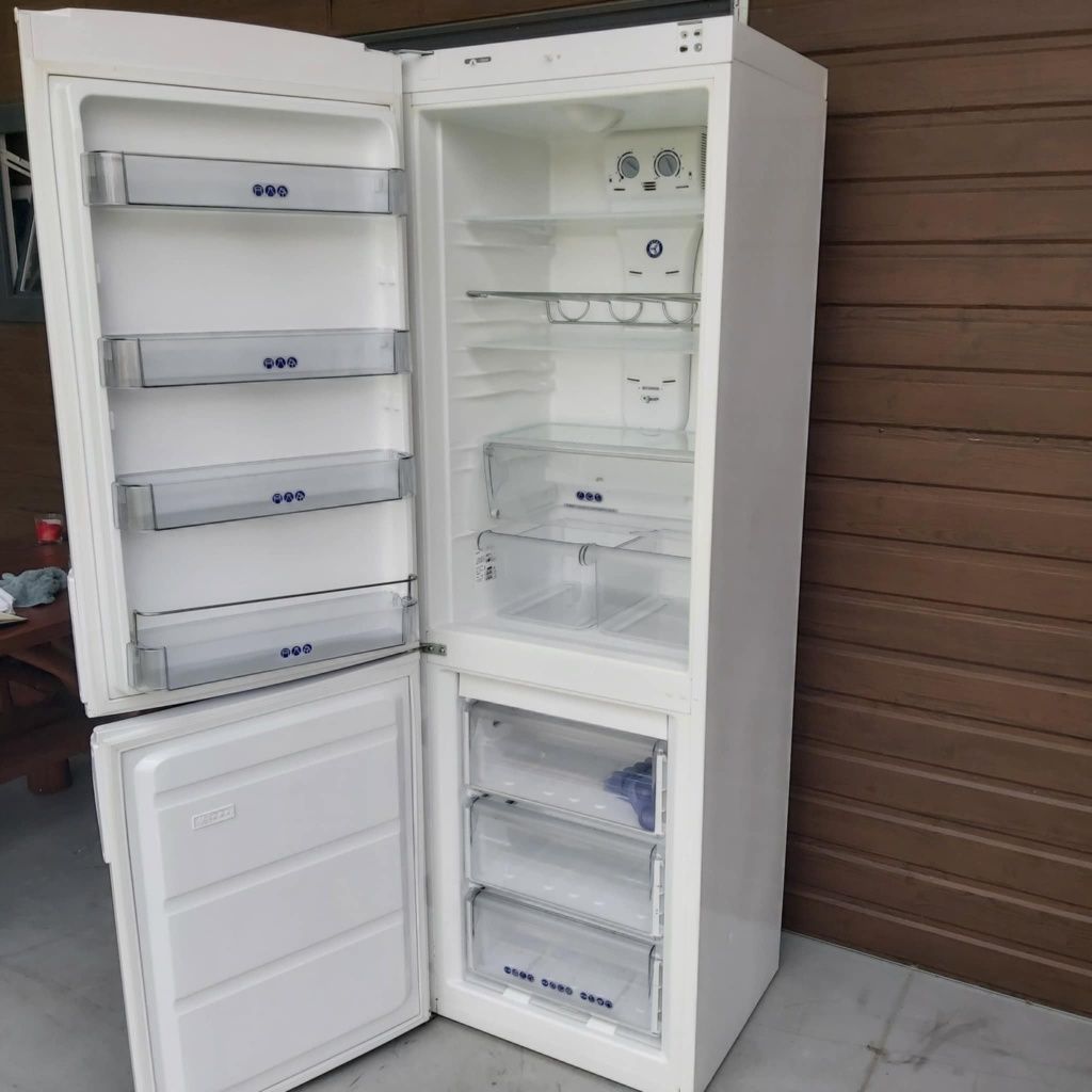 Lodówka Whirlpool NoFrost 185cm. Wys.