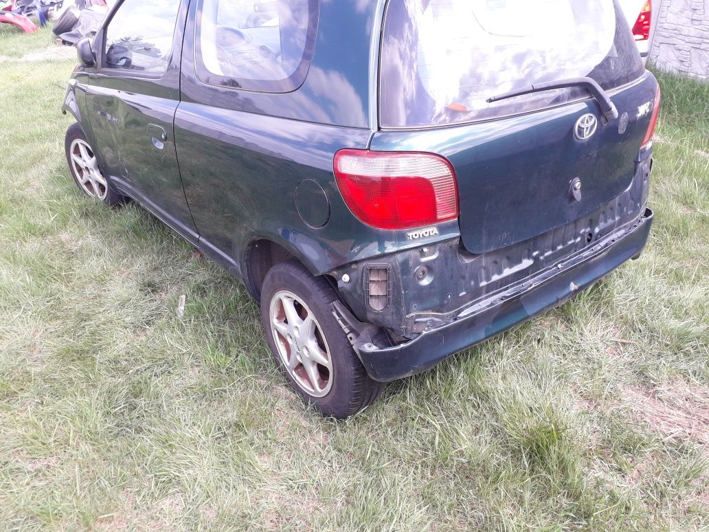 Toyta yaris 1  1.0i na części