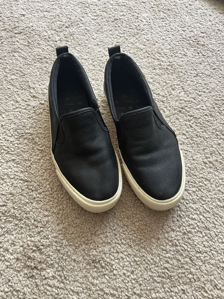 Buty typu slip-on