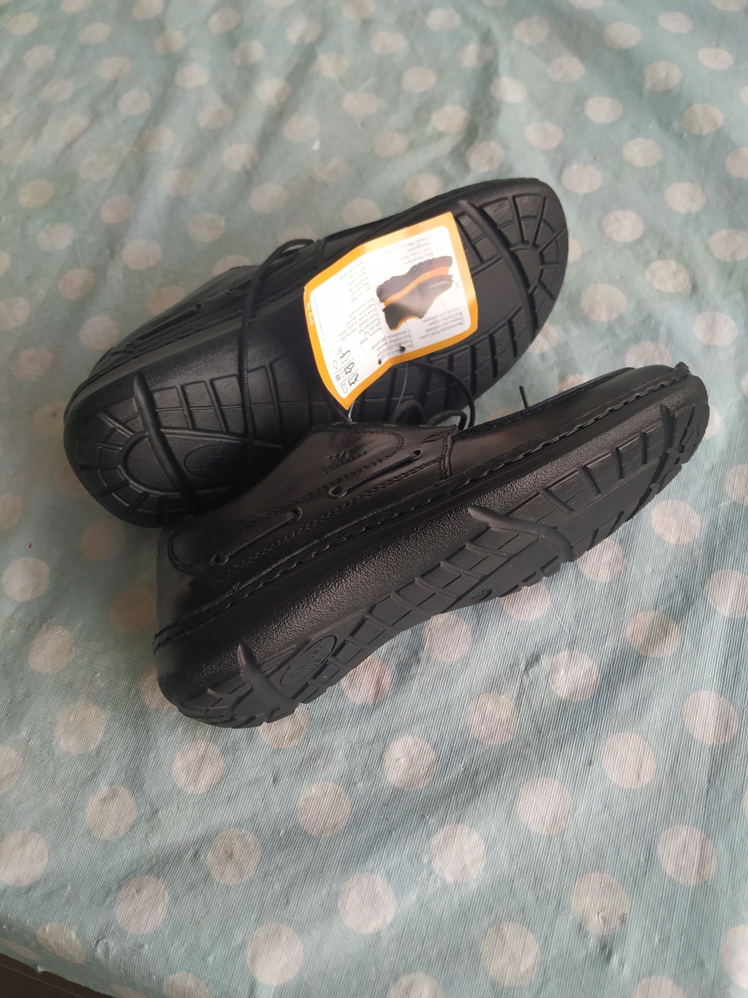 SAPATOS NOVOS. PELE PURA vendidos lojas especialidade