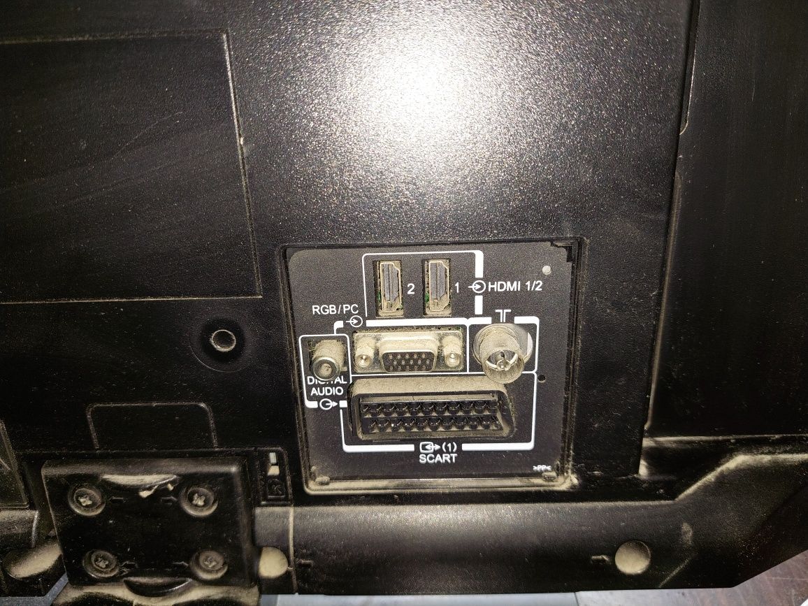 Telewizor toshiba 22 całe uszkodzony