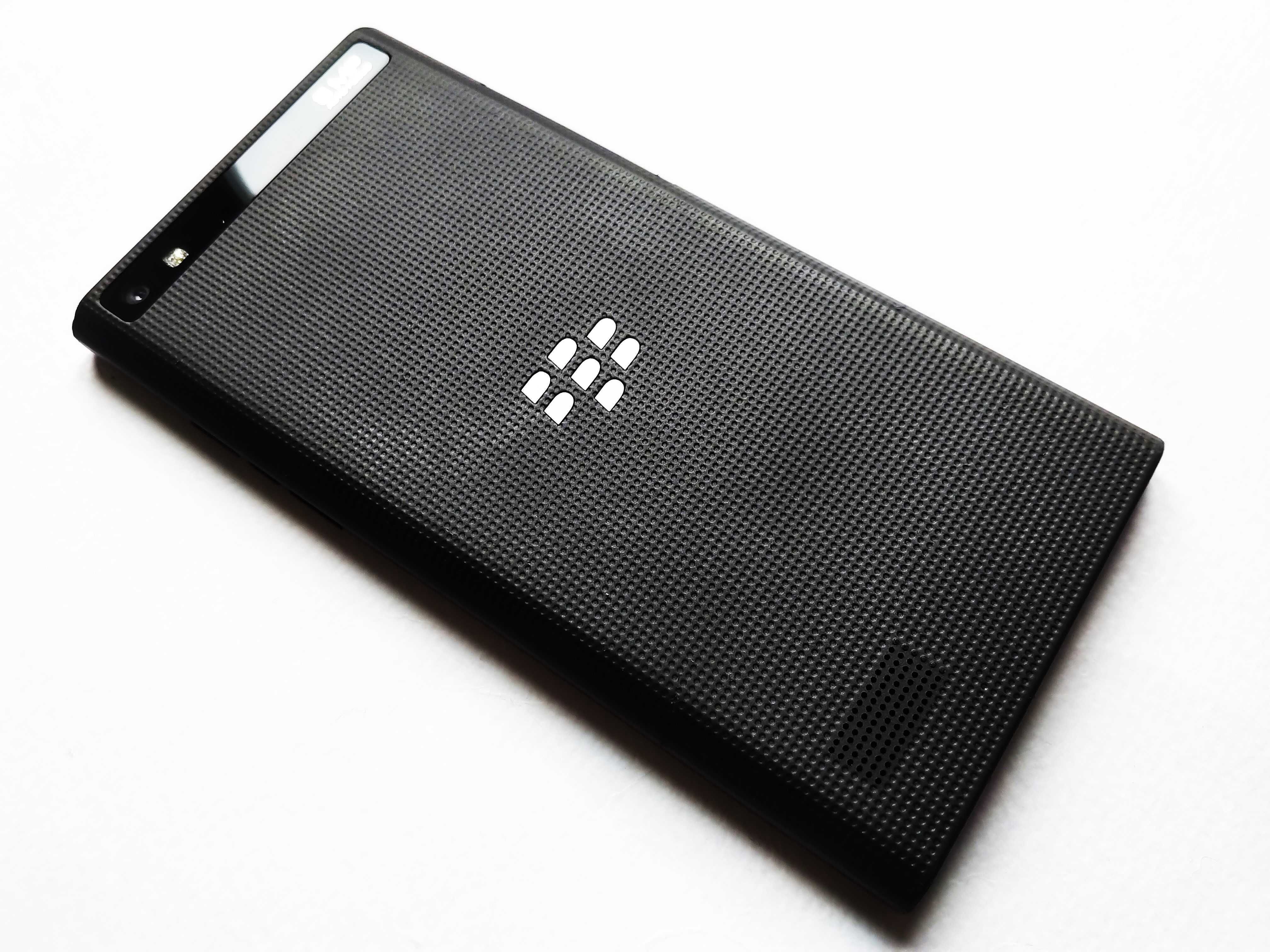 BlackBerry Leap смартфон