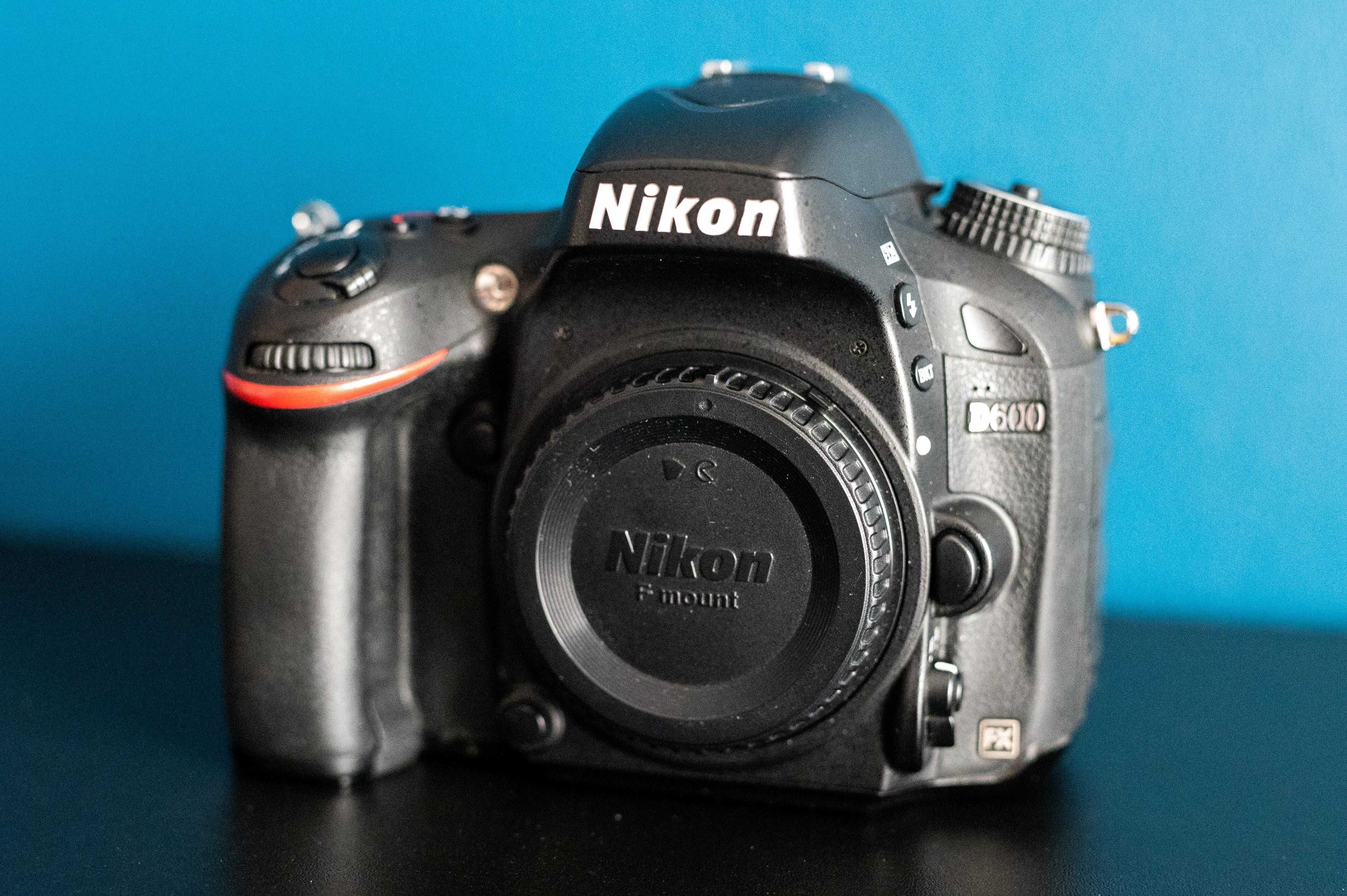 Nikon D600 komplet + karta