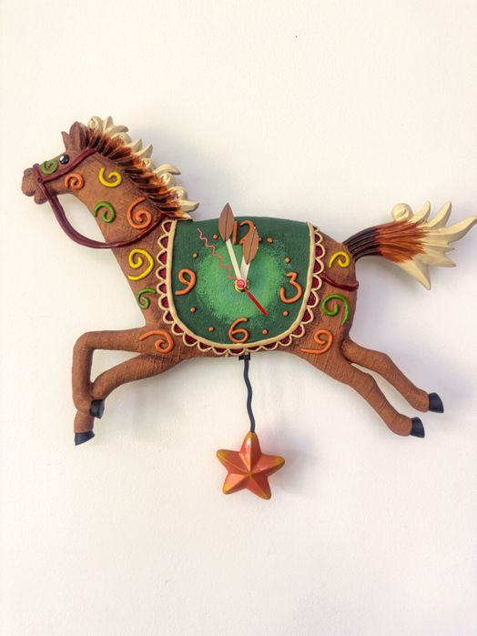 ZEGAR ŚCIENNY  z wahadłem - koń, kucyk. Do pokoju dziecięcego.