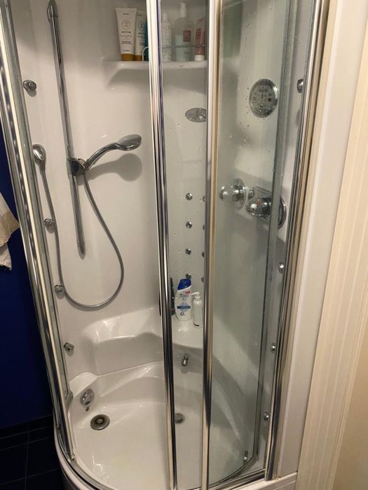 Kabina prysznicowa z hydromasażem i sauną