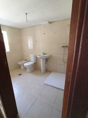 Moradia T3 com terreno em Couto Barcelos