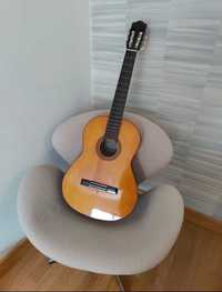 Guitarra Clássica Yamaha (< 20h de uso)