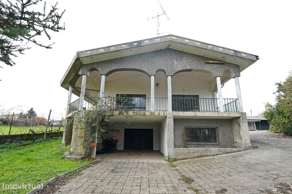 Vivenda com Terreno
