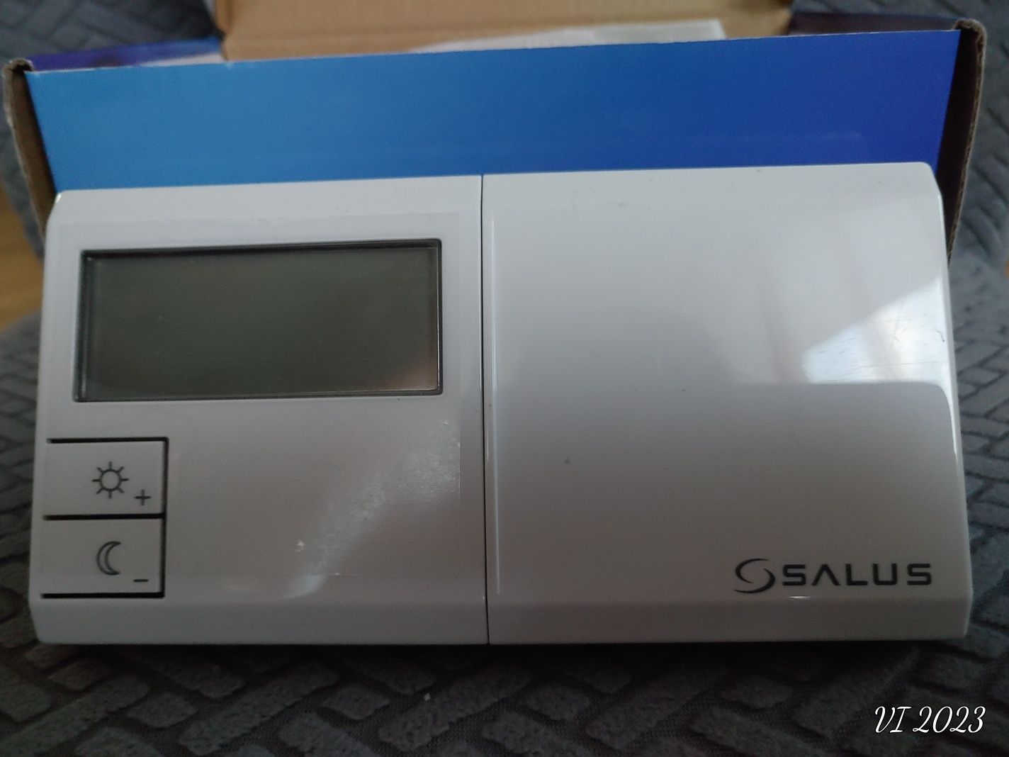 Bezprzewodowy elektroniczny regulator temperatury Salus 091FLv2