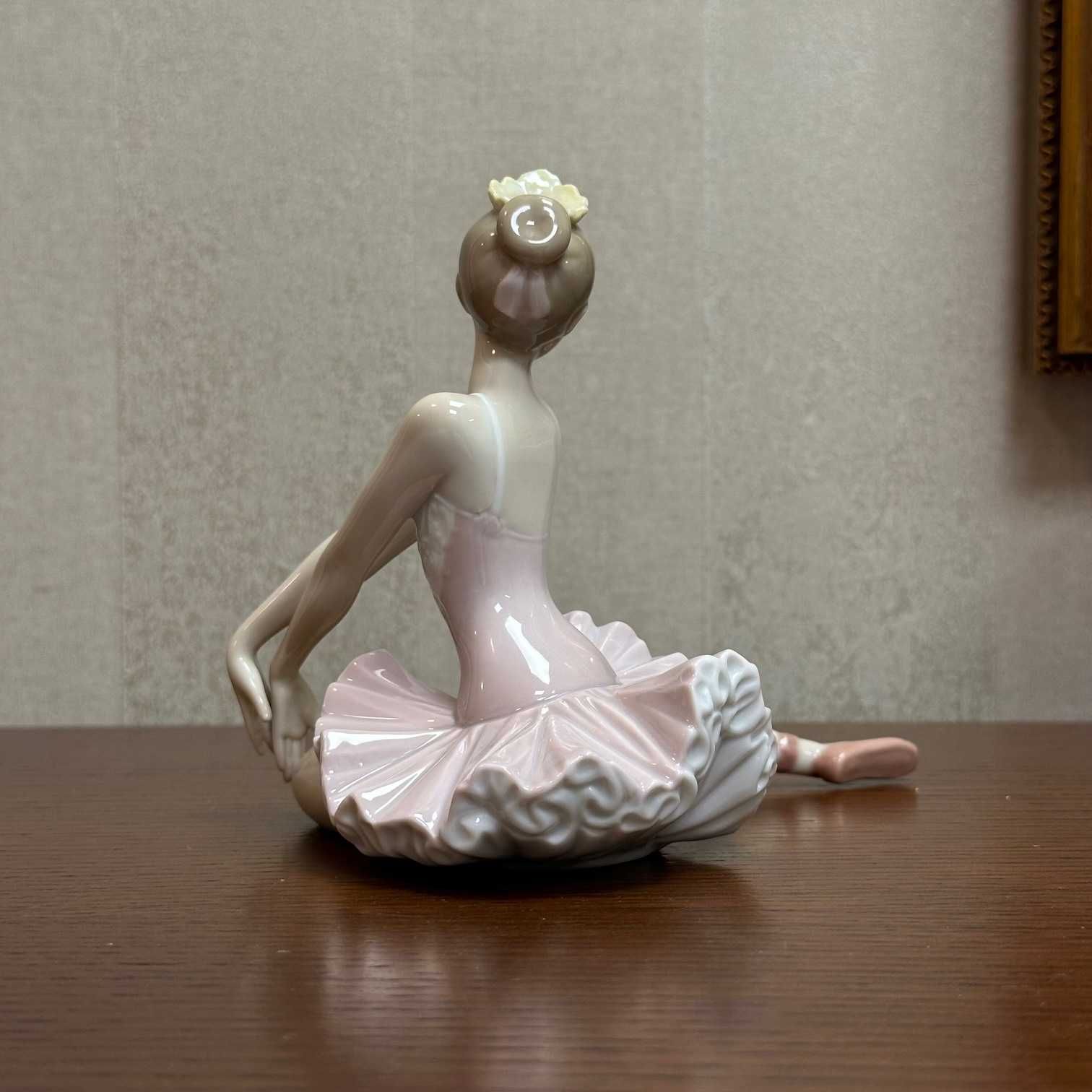 Фарфоровая статуэтка Lladro «Изящная поза».