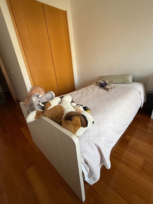 Cama individual do segunda cama em gavetão