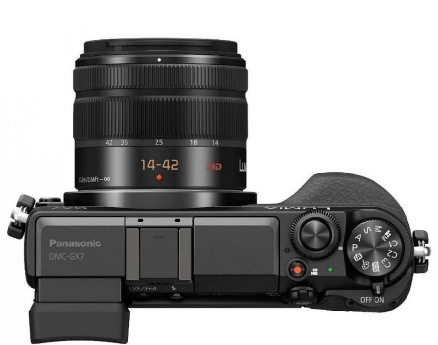 Panasonic Lumix DMC-GX7 + 14-42mm Kit + 20mm 1.7