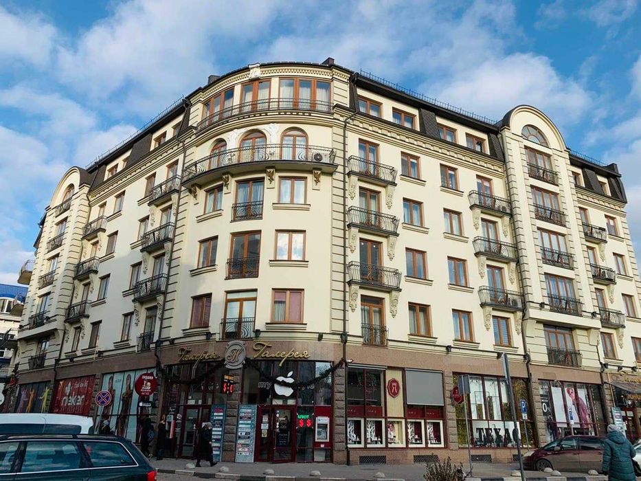 ПРОДАЄТЬСЯ 3-х кімнатна КВАРТИРА у центрі міста Івано-Франківськ