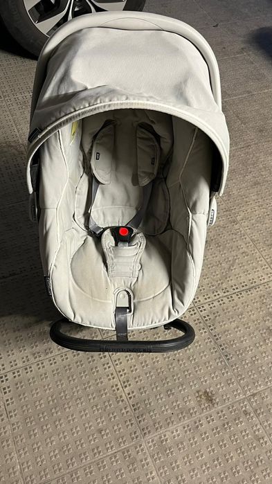 Carrinho de bebê completo e com exofix para o ovo