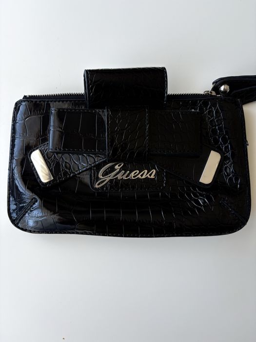 Клатч GUESS зі штучної зміїної шкіри