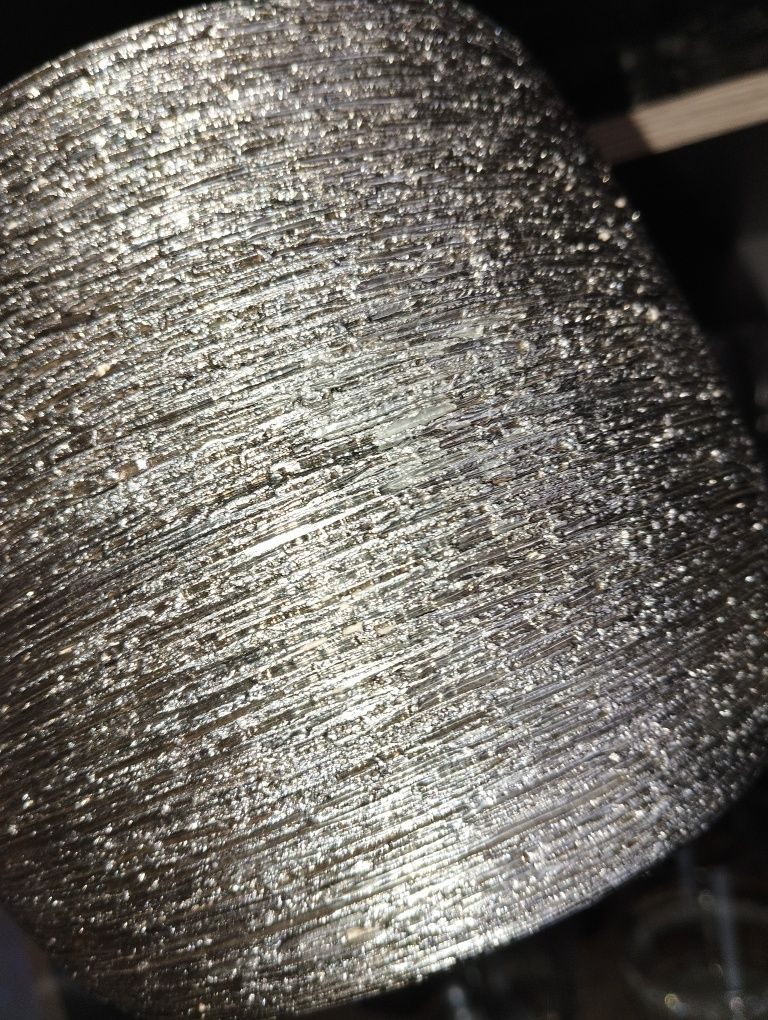 Srebrna ceramiczna doniczka zdobiona Glamour
