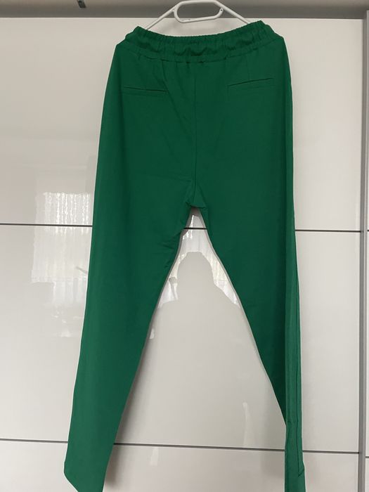 Nowe spodnie dresowe z przeszyciami rozmiar XL