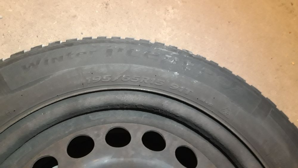 opony zimowe z kołpakami