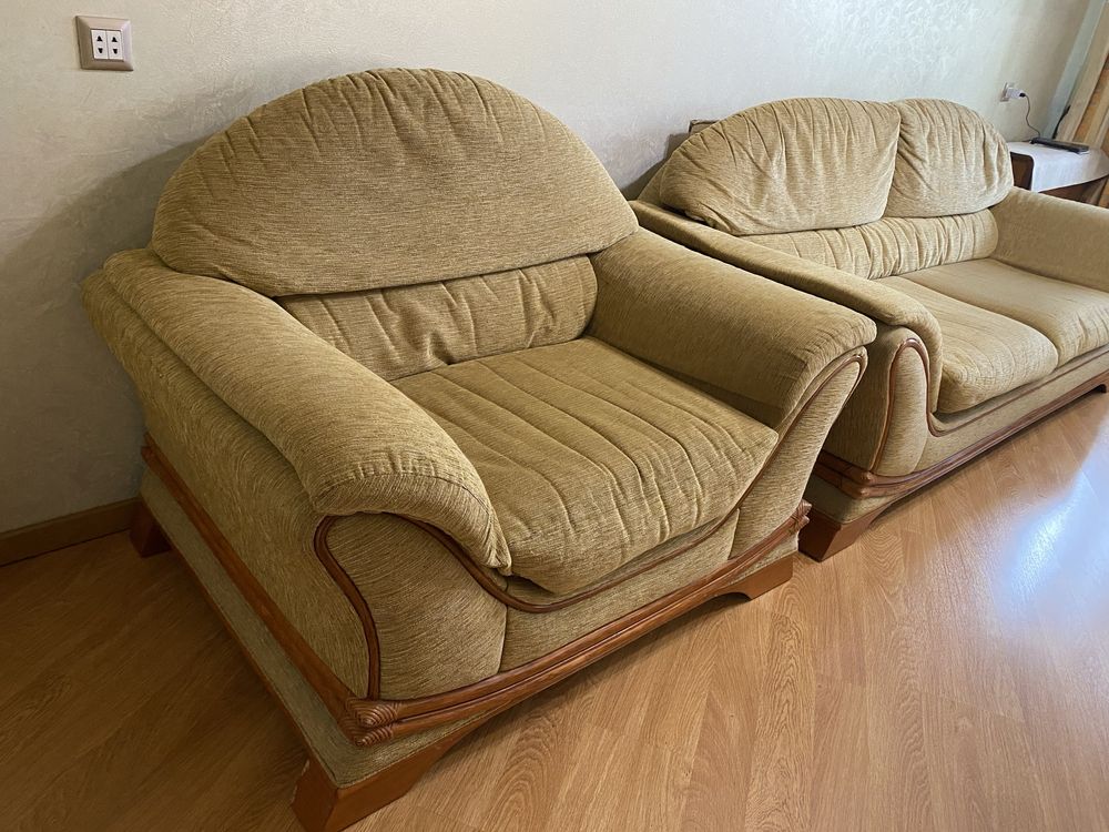 Продам диван і крісло.