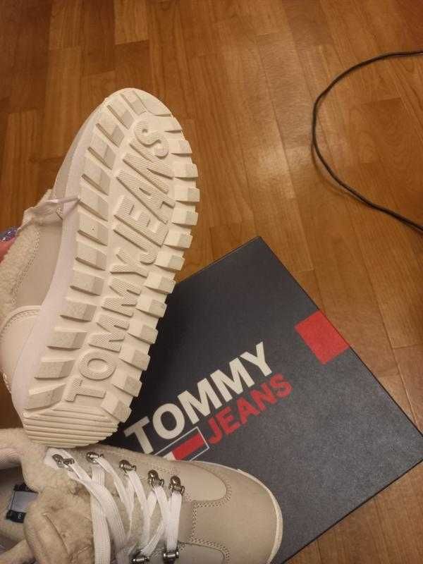 Продам новые ботинки Tommy Hilfiger (7.5) оригiнал