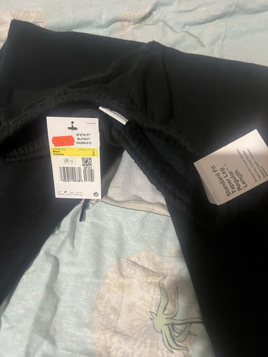 Продам новые оригинальные штаны Nike