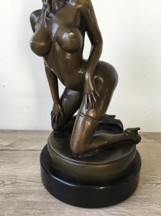 Скульптура НЮ, бронза, мрамор, авторская работа.
