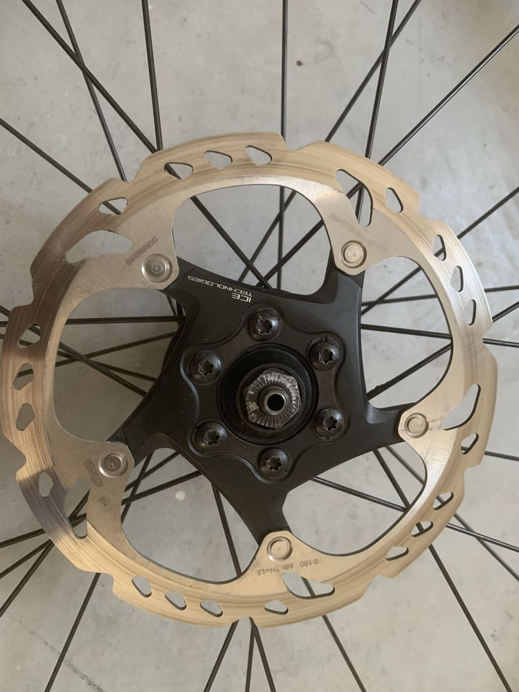 Koła rowerowe Vera Corsa 622-17 DPD22 z tarczami shimano