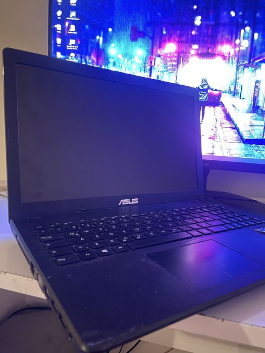 ASUS R512M sprawny