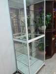 Vendo vitrine com portas