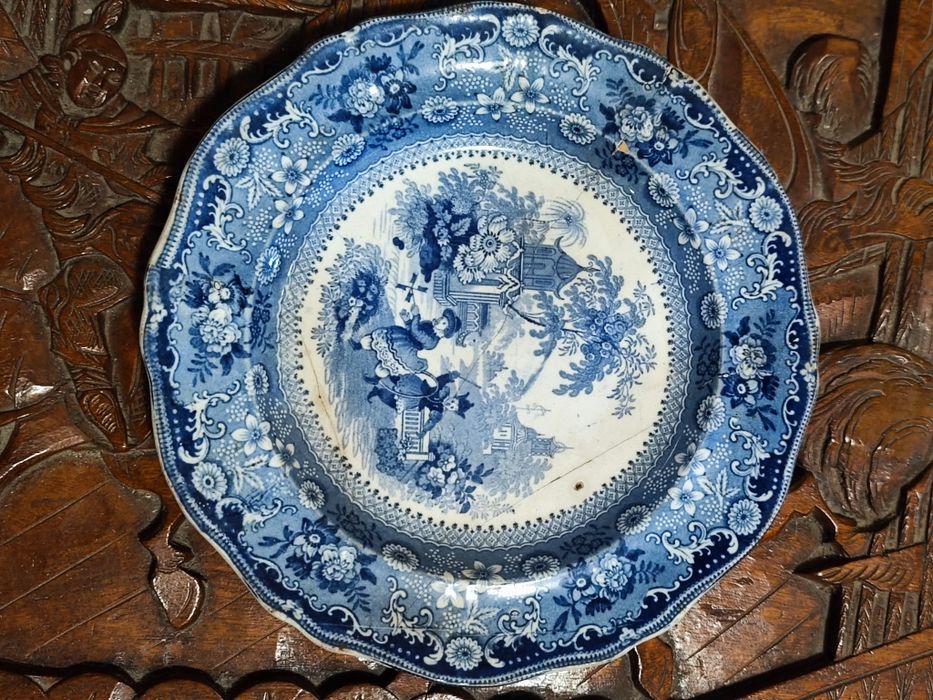 Pratos em porcelana de coleção