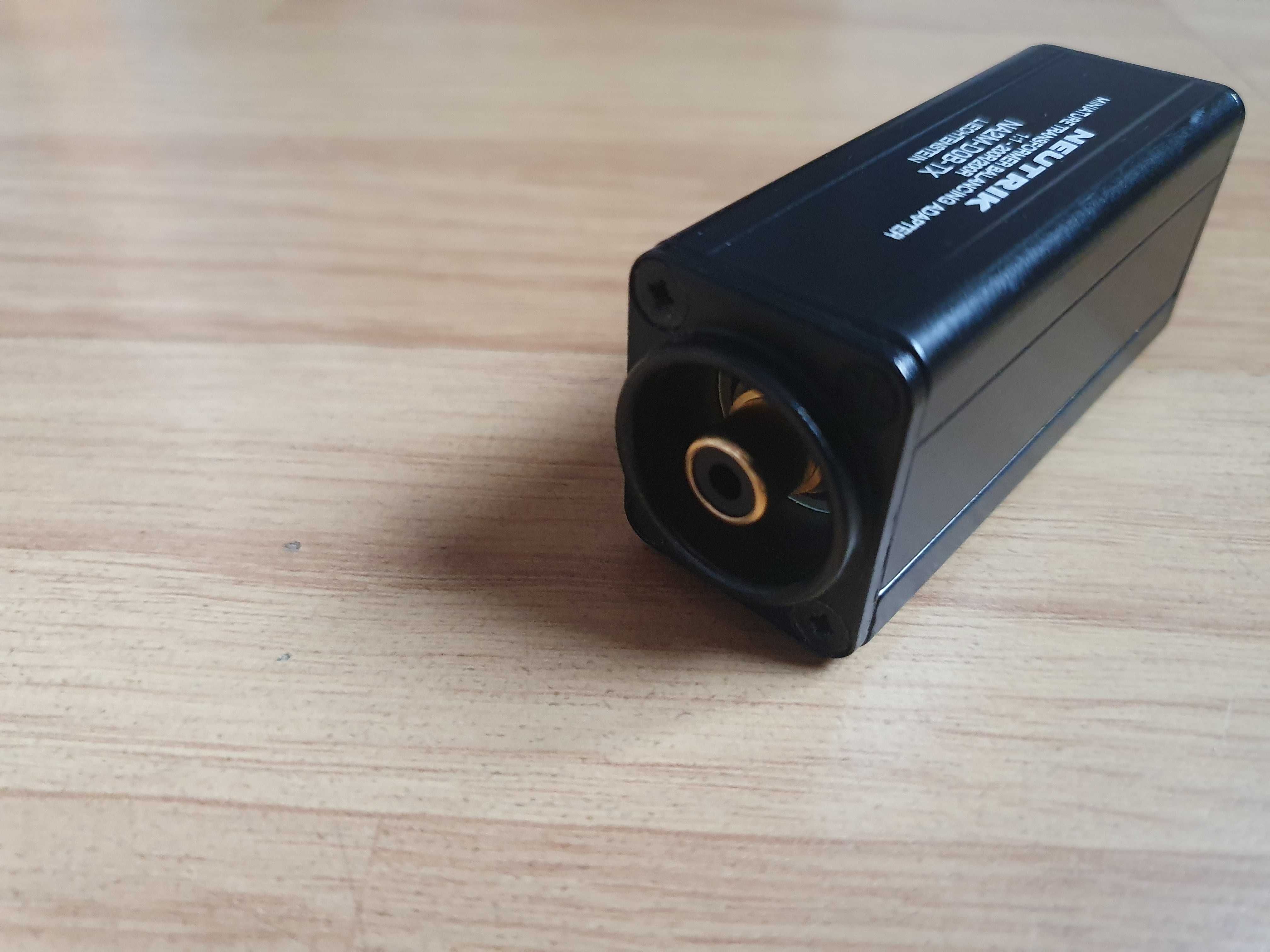 separator, adapter Neutrik NA2F-D0B-TX żeńskie XLR-żeńskie RCA/cinch