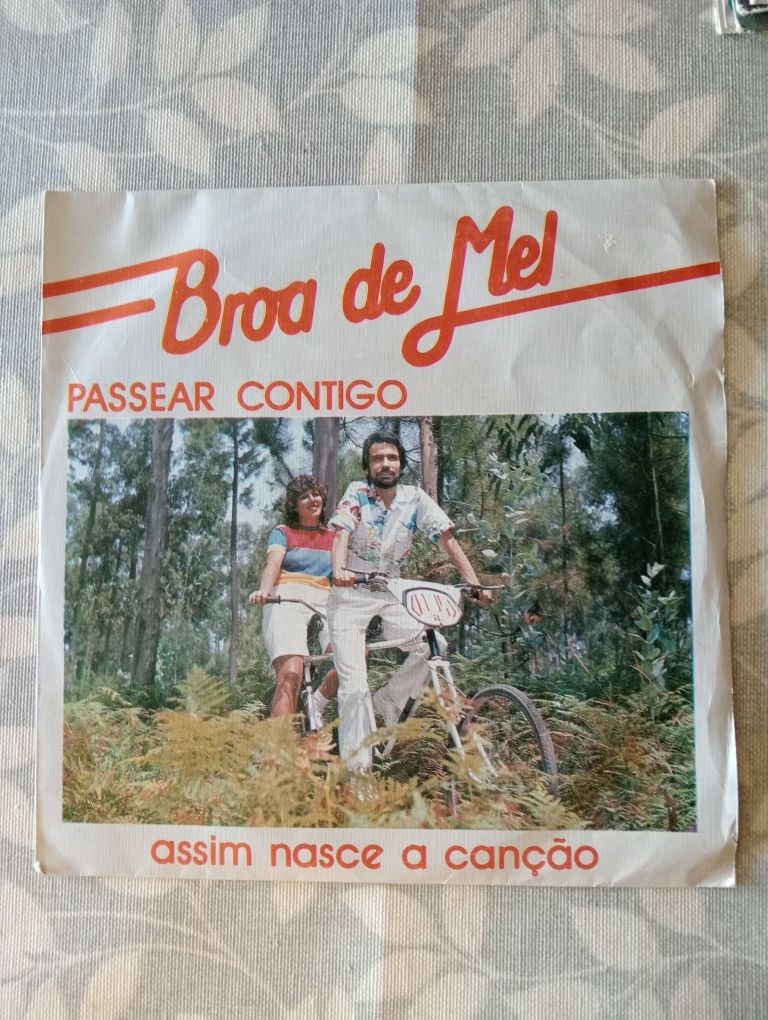 Vinil 7 pol de singles dos Broa de Mel c/ Passear contigo
