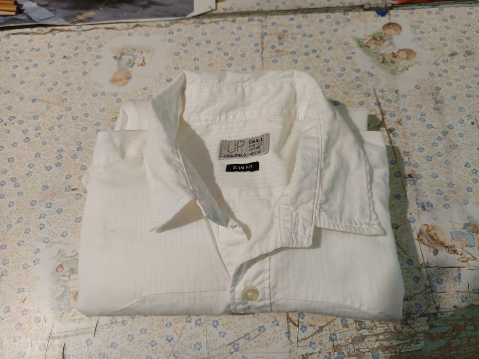 Vendo a camisa branca para mulher bom estado