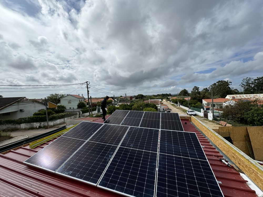 Paineis solares  ( sem ter energia da companhia ) off grid