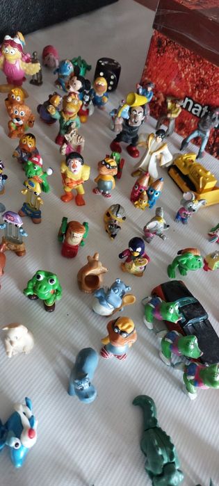 Figurki różne dla dzieci i resoraki