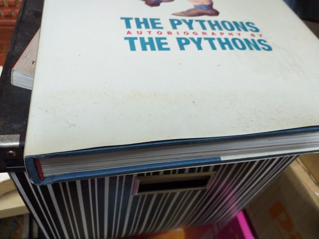 The Pythons: Autobiography Capa dura, edição de 2003