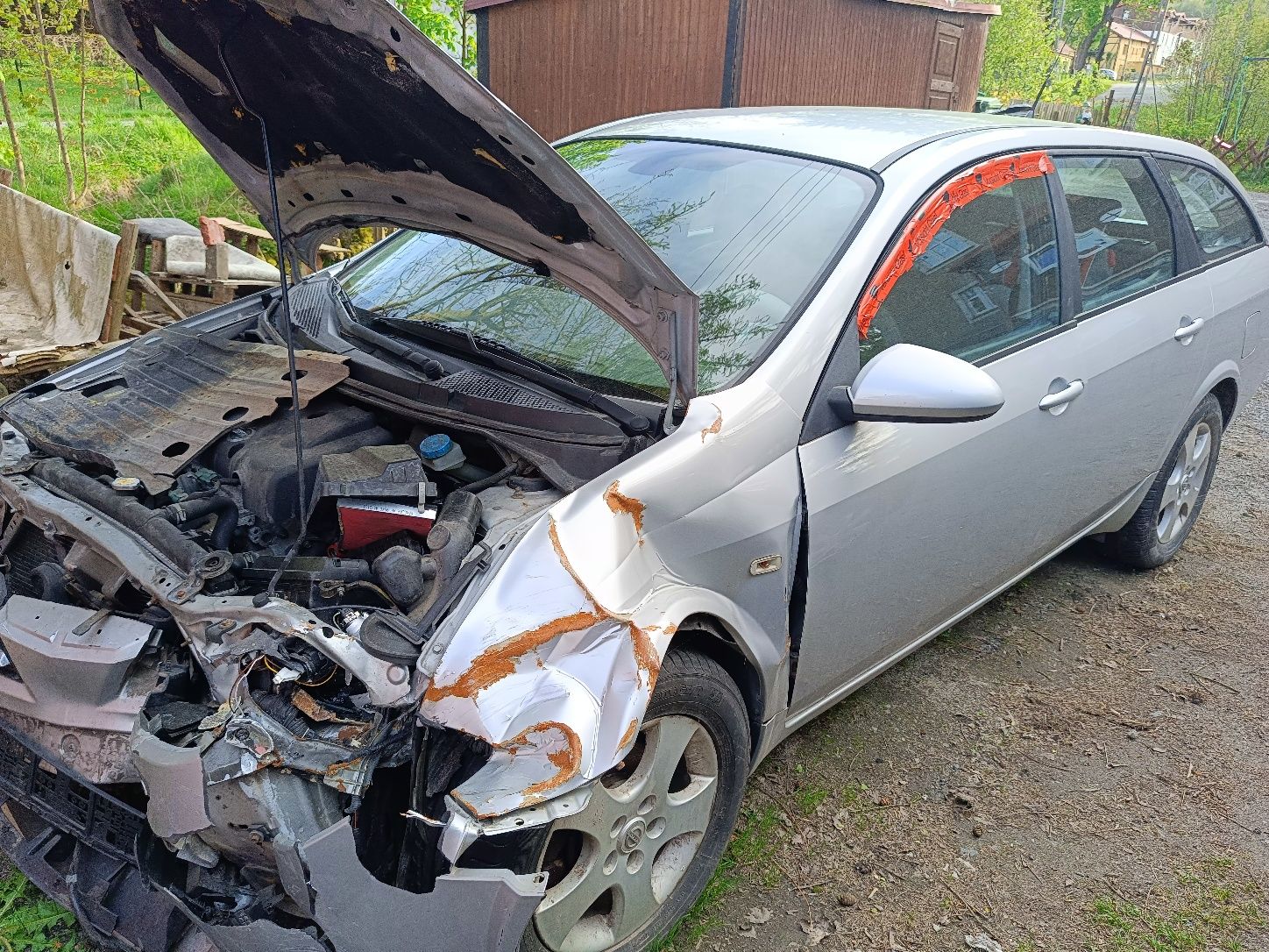 Nissan Primera kombi 99-02 po kolizji na cześć