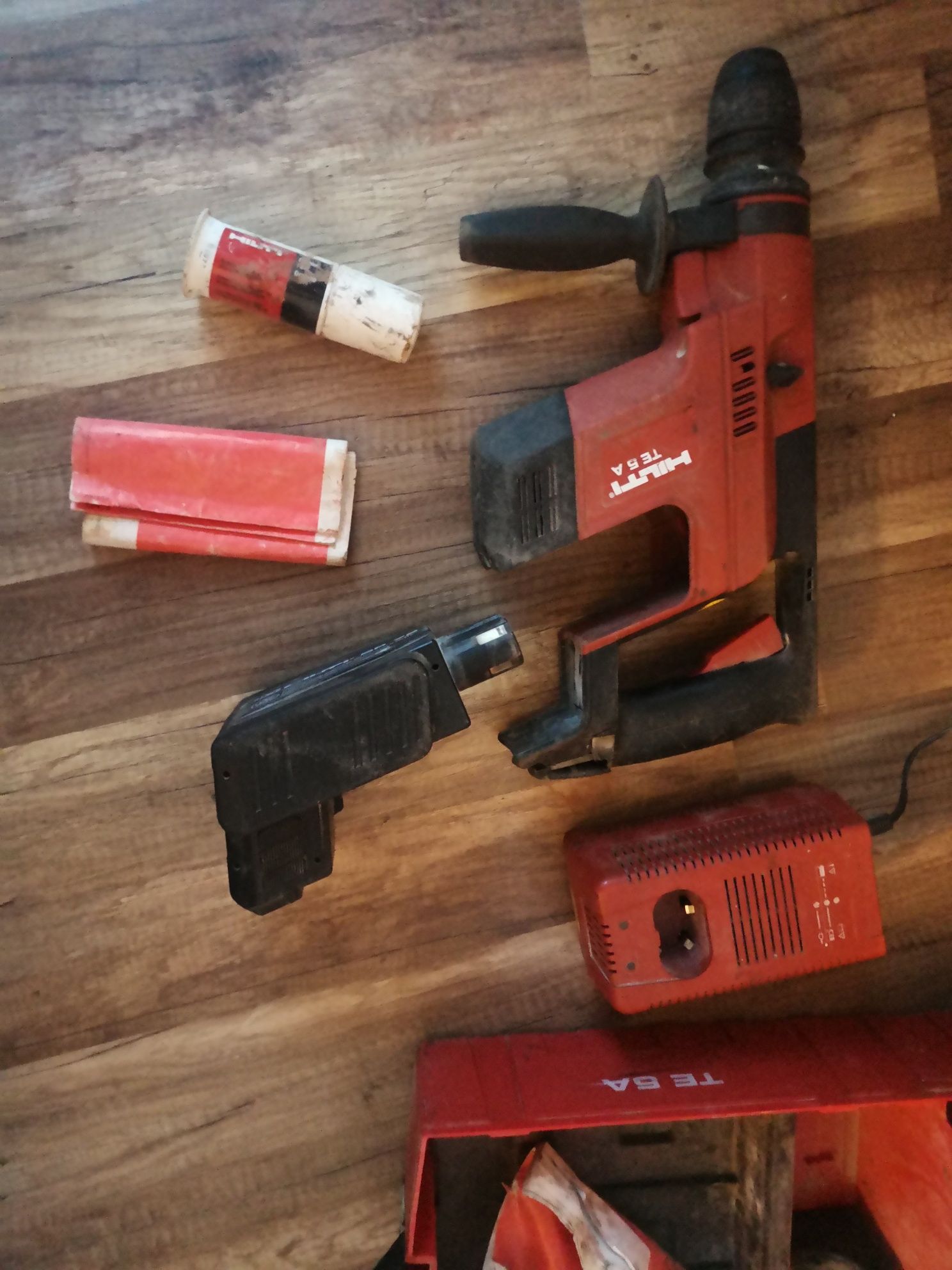 Hilti Te5A wiertarka udarowa ładowarka bateria walizka