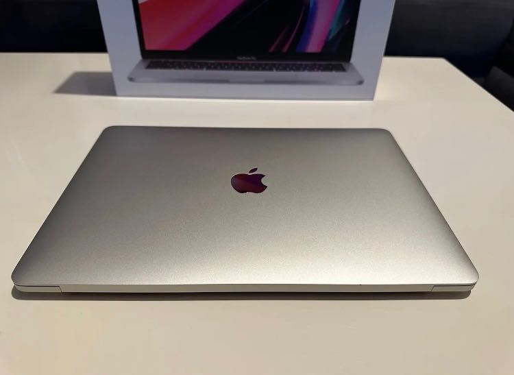 MacBook Pro 13 polegadas M1 16GB RAM 516 SSD com Acessórios