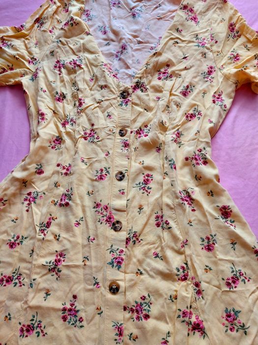 żółta sukienka w kwiaty floral wiskoza na guziki