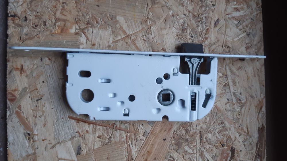 Zamek zmek do drzwi, nowe, klamki.