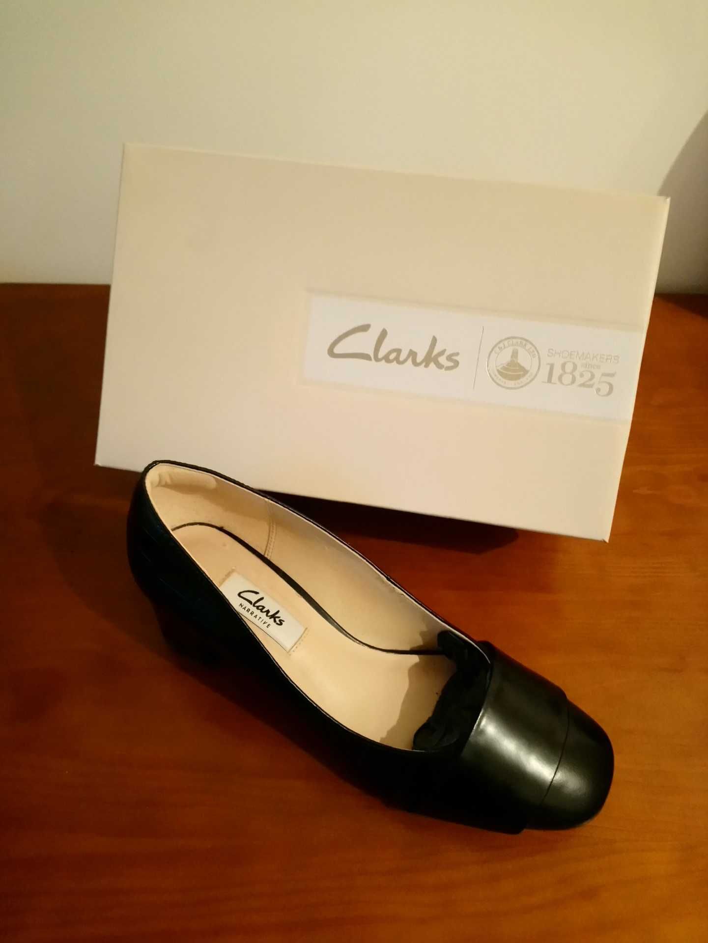 Sapatos em pele da marca Clarks