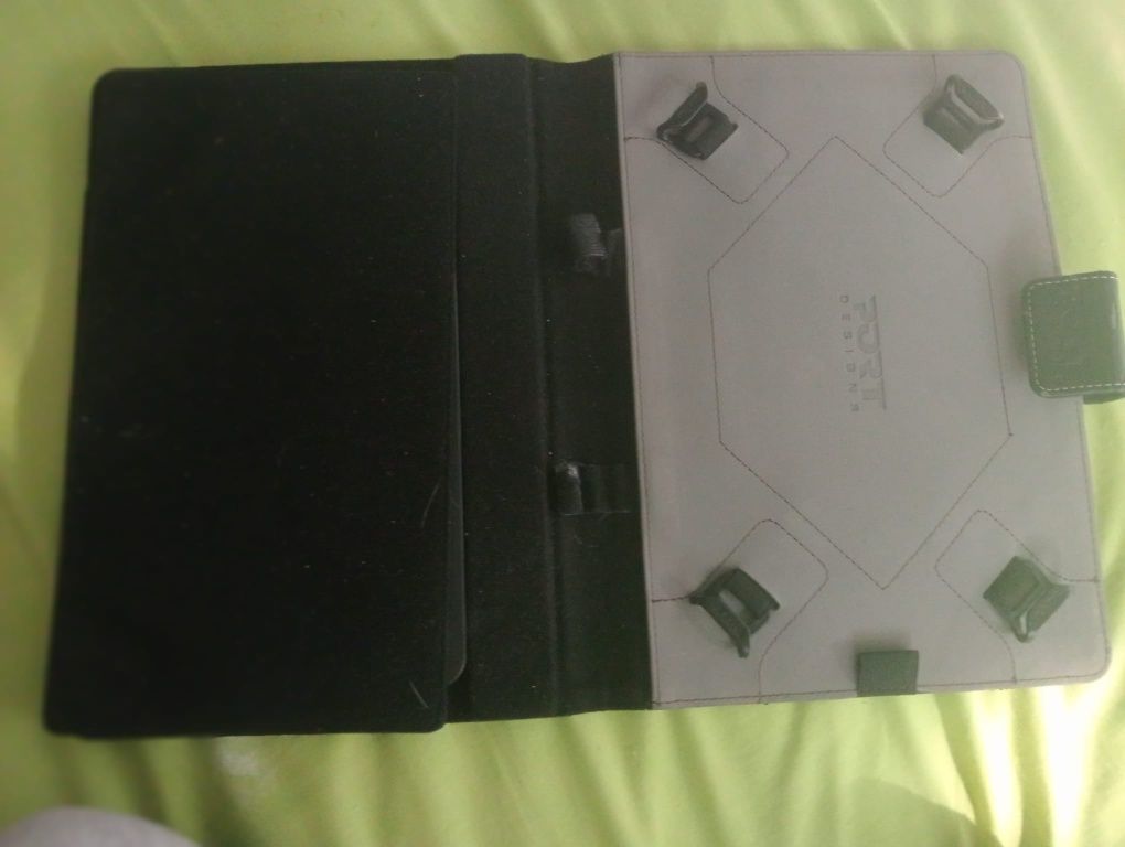 Capa universal tablet com teclado