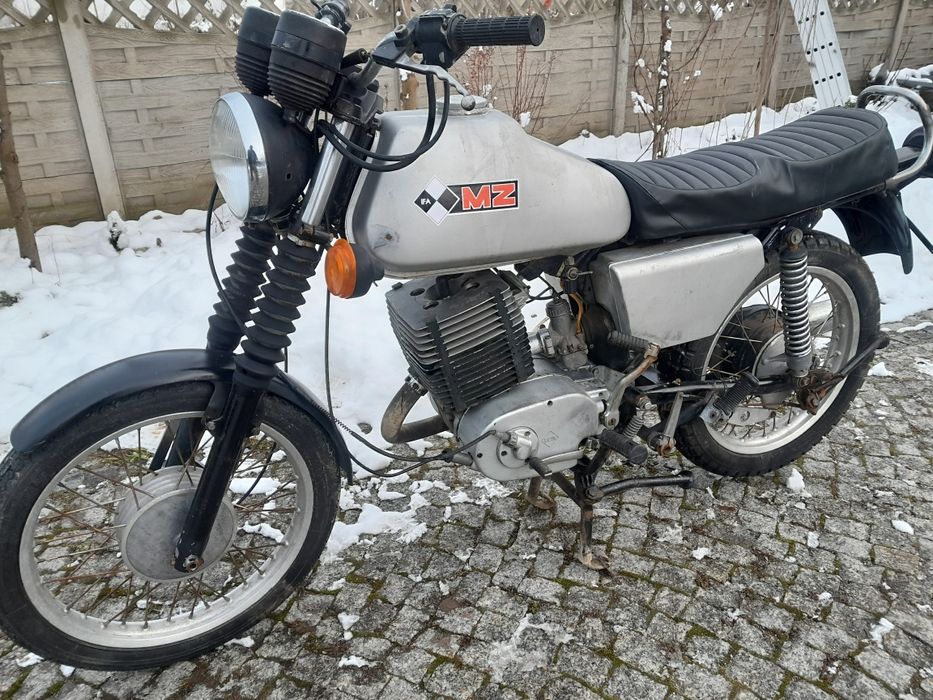 Mz etz 250 z dokumenrami na chodzie