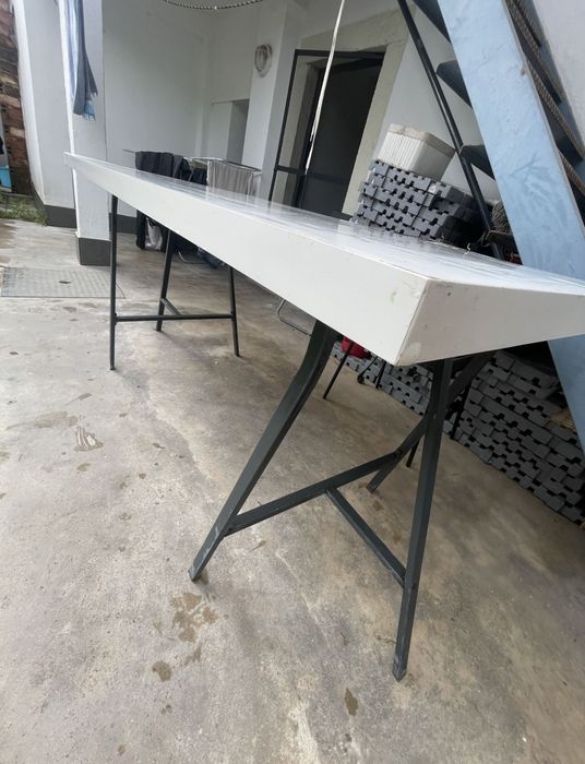 Mesa grande em cavalete