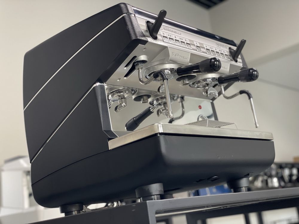 Профессиональная кофемашина Nuova Simonelli Appia II compakt 2GR б/у